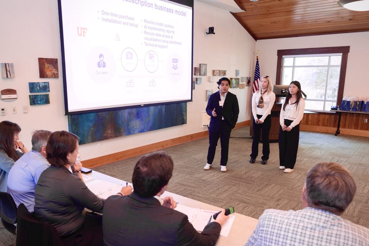 Angelo De Castro presenting the Gator Tank business model to judges
